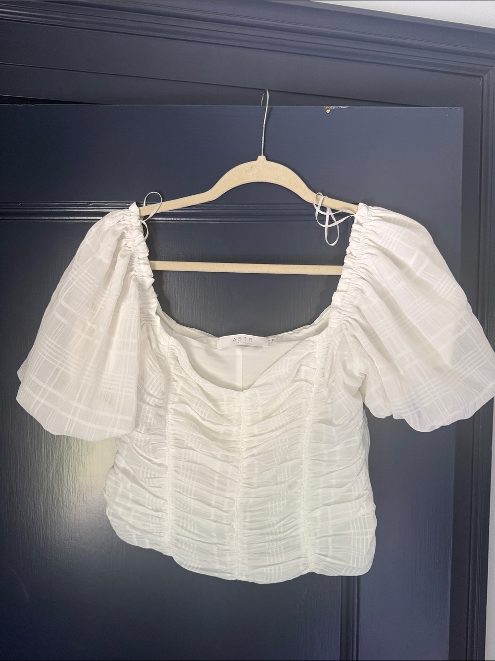 Astr White Puff Sleeve Ruched Crop Top